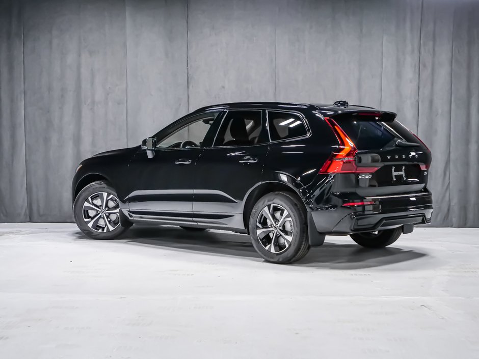 Volvo XC60 Core (Dark Theme) 2027-3