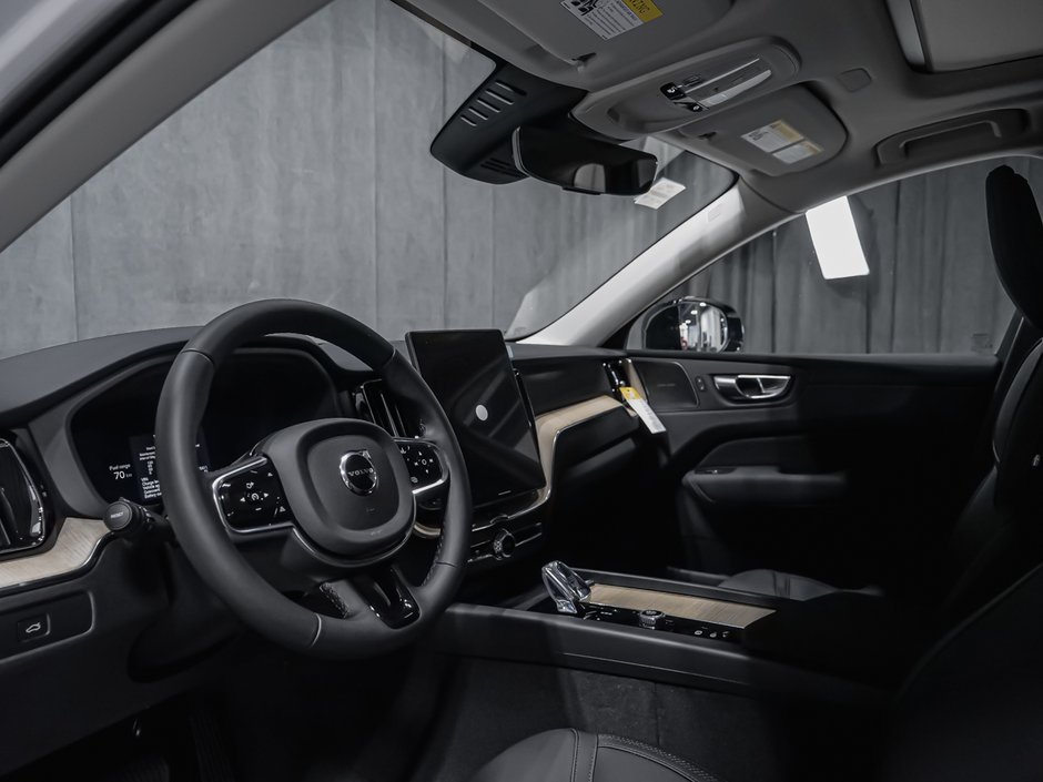 Volvo XC60 Plus (Dark Theme) 2027-5