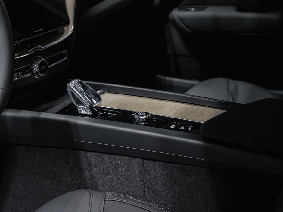 Volvo XC60 Plus (Dark Theme) 2027-6