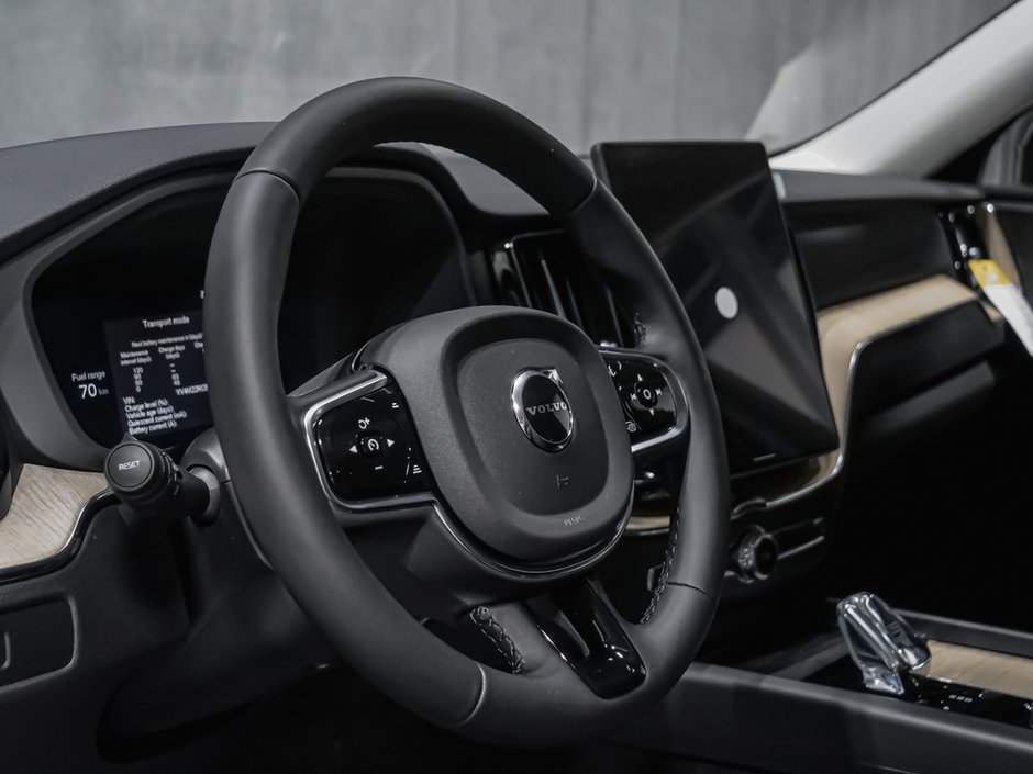 Volvo XC60 Plus (Dark Theme) 2027-7