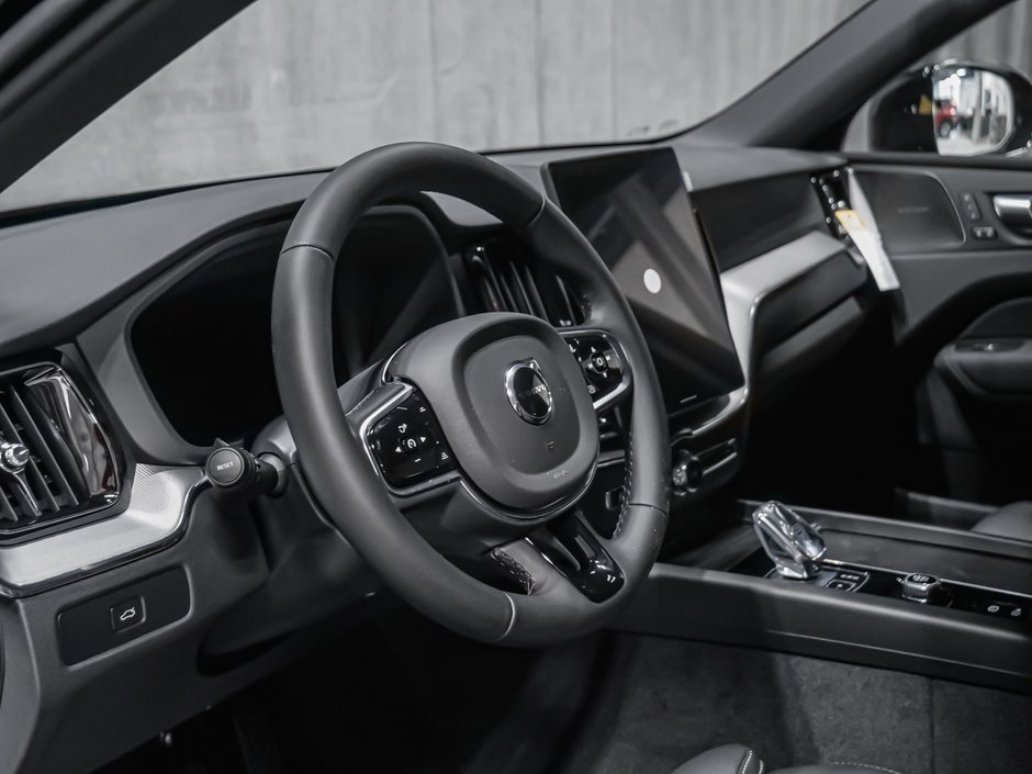 2027 Volvo XC60 Plus Black Edition-7
