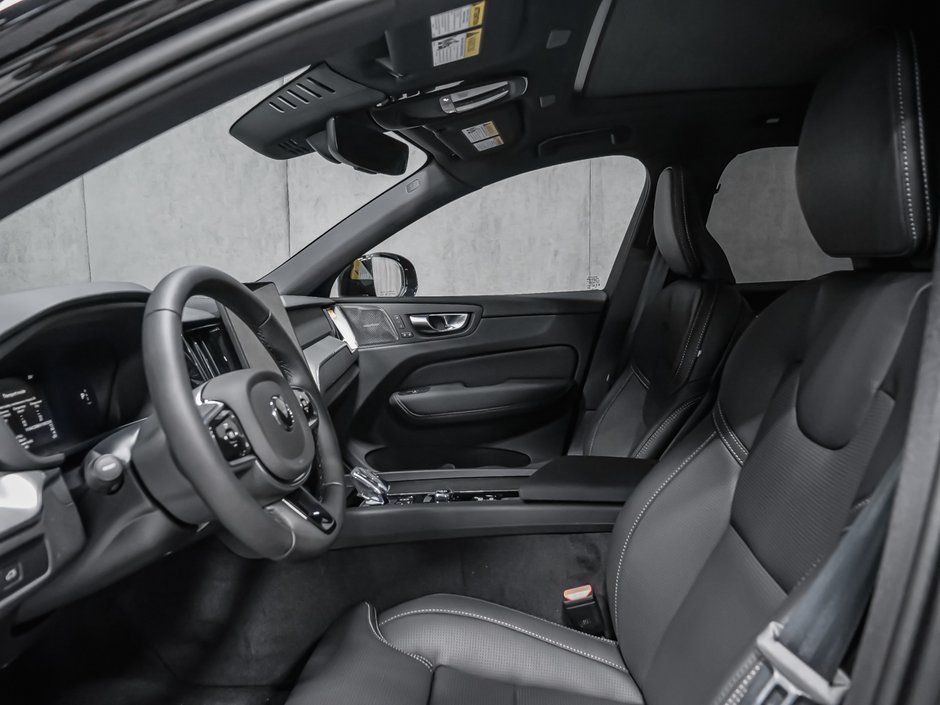 2027 Volvo XC60 Plus Black Edition-8