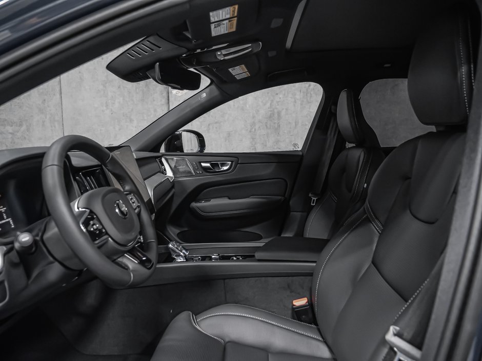 2027 Volvo XC60 Plus Black Edition-10