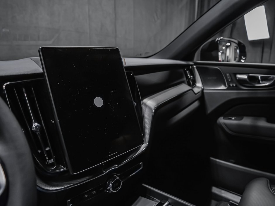 2027 Volvo XC60 Plus Black Edition-9