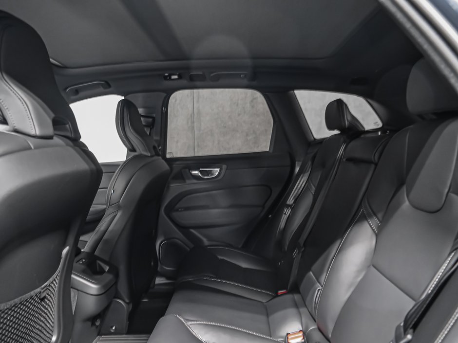2027 Volvo XC60 Plus Black Edition-11