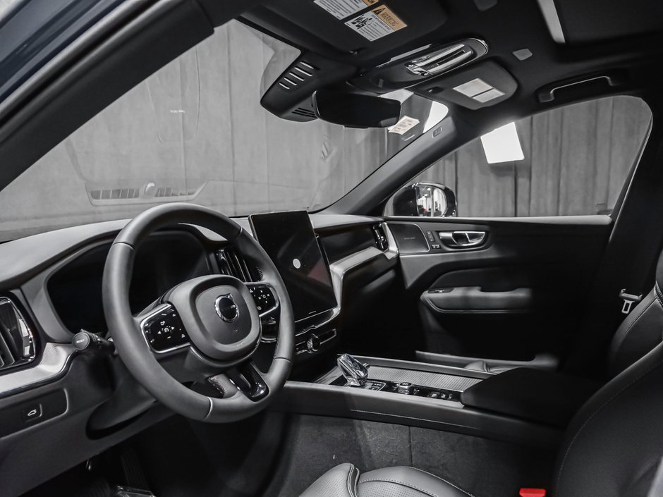 2027 Volvo XC60 Plus Black Edition-5