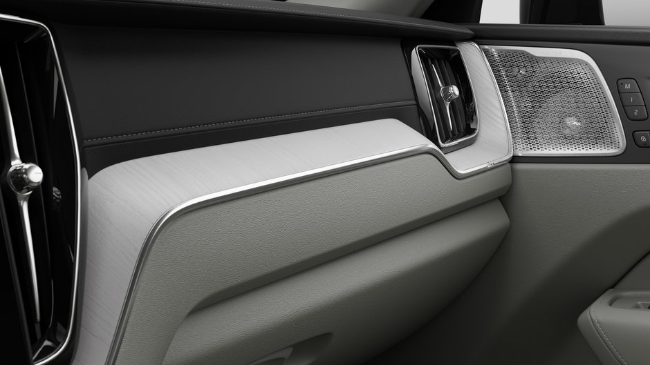 Volvo XC60 Ultra (Dark Theme) 2027-8