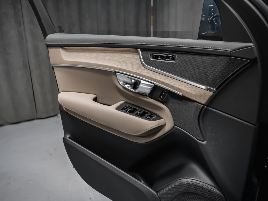 Volvo XC90 2025.5 PLUG-IN HYBRID Core 2025-10