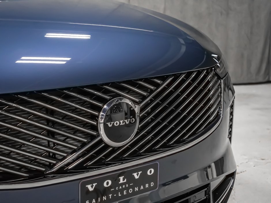 Volvo XC90 2025.5 Plug-In Hybrid Core 2025-11