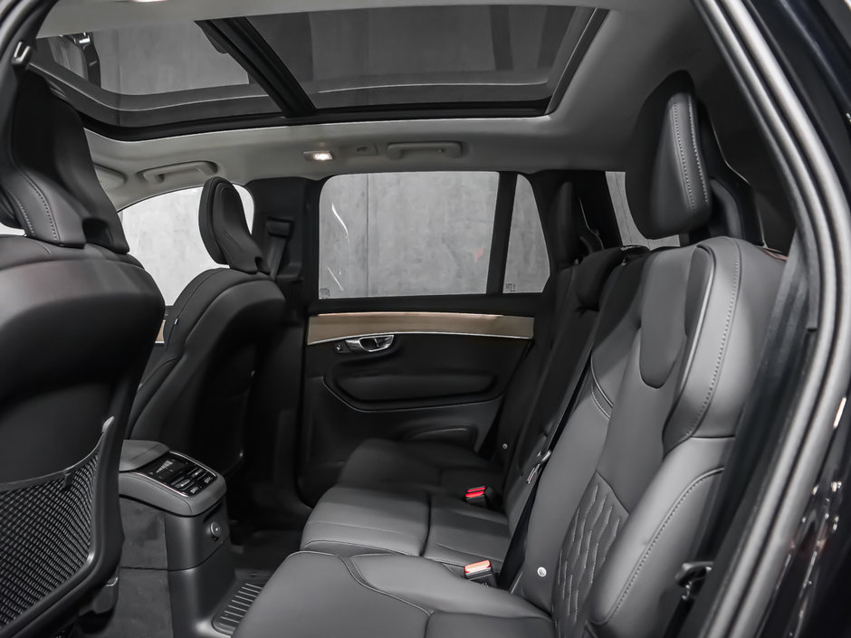 2025 Volvo XC90 PLUG-IN HYBRID Plus Bright Theme-17