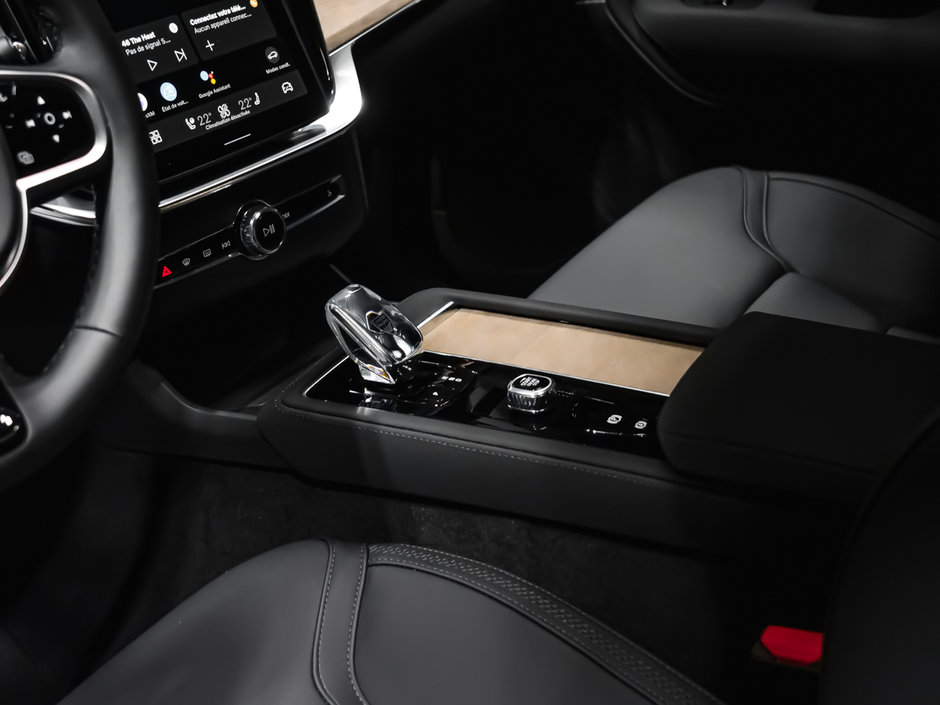 2025 Volvo XC90 PLUG-IN HYBRID Plus Bright Theme-8