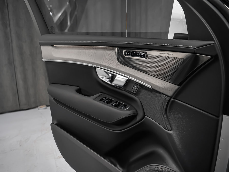 2025 Volvo XC90 PLUG-IN HYBRID Ultra Bright Theme-10