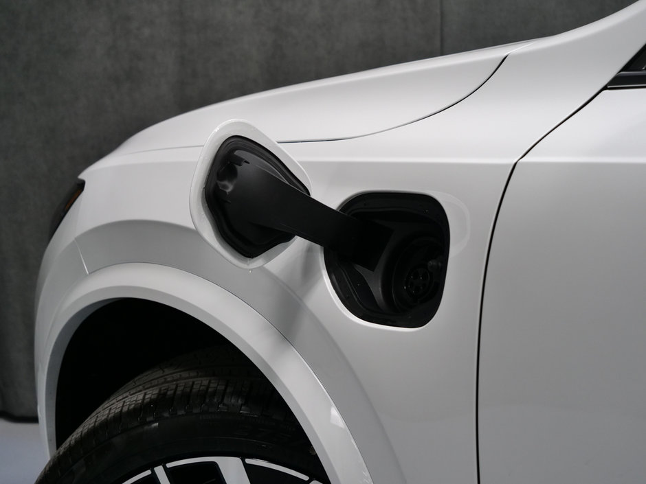 2025 Volvo XC90 PLUG-IN HYBRID Ultra Bright Theme-5