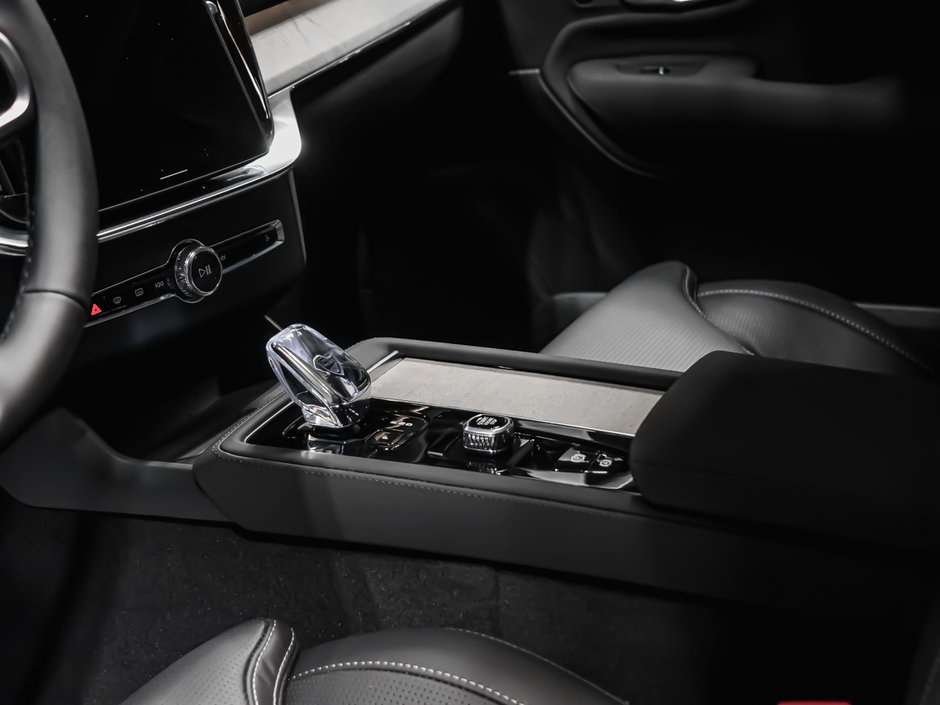 2025 Volvo XC90 PLUG-IN HYBRID Ultra Bright Theme-8