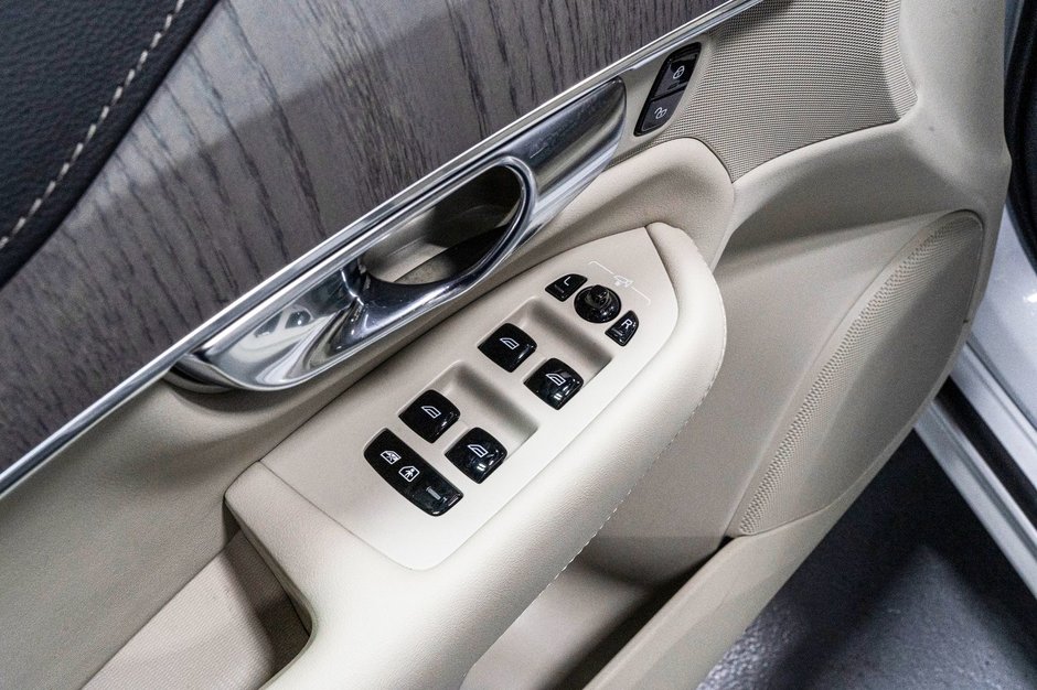 2025 Volvo XC90 PLUG-IN HYBRID ULTRA BRIGHT-14