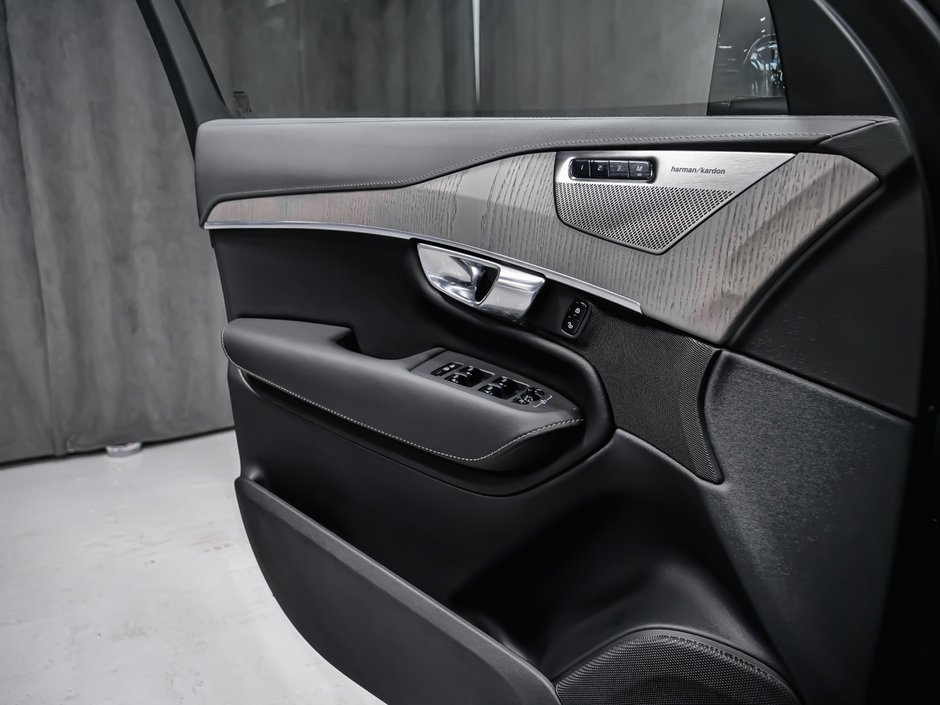 2025 Volvo XC90 Plug-In Hybrid T8 ULTRA BRIGHT LOUNGE-10
