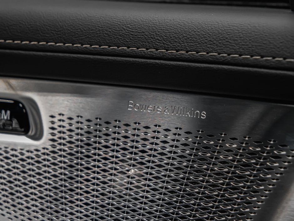 2026 Volvo XC90 Plug-In Hybrid Ultra Dark Theme-11