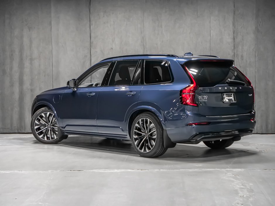 2026 Volvo XC90 Plug-In Hybrid Ultra Dark Theme-2