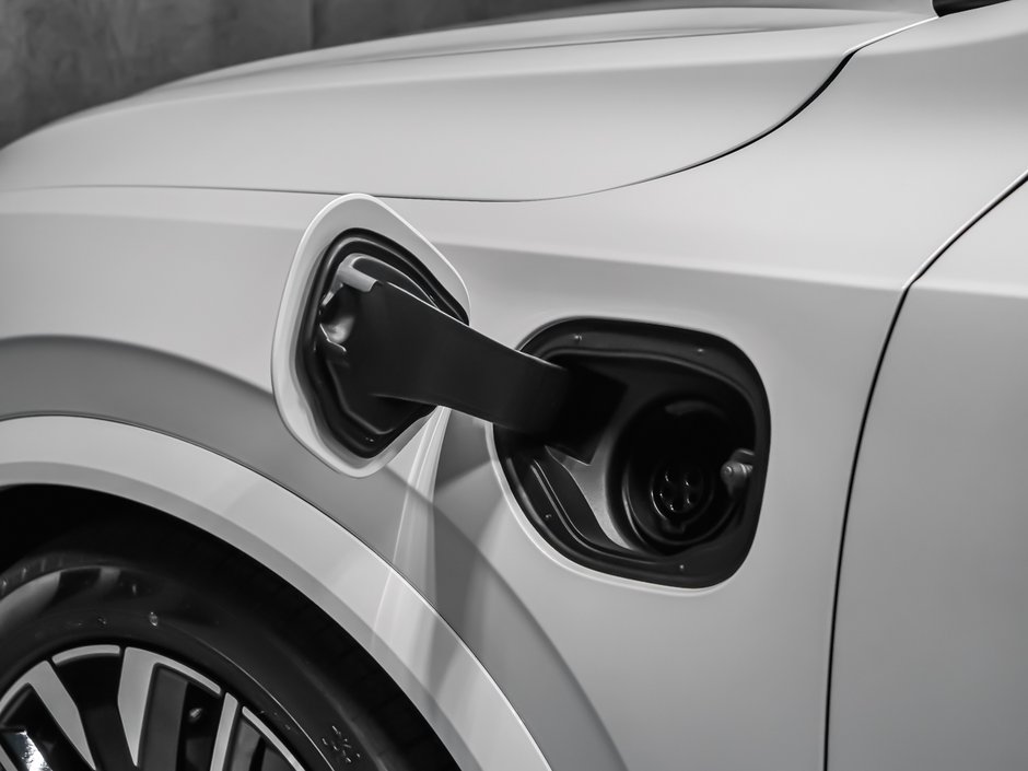2026 Volvo XC90 Plug-In Hybrid Ultra 7-Seater (Bright Theme)-8