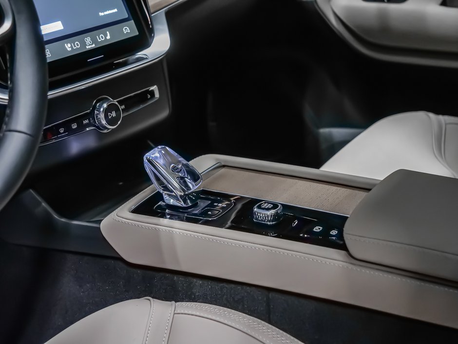 Volvo XC90 Plug-In Hybrid Core Bright Theme 2026-7