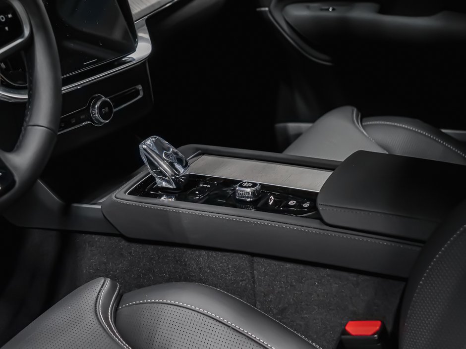 2026 Volvo XC90 Plug-in hybrid Ultra 7-Seater (Dark Theme)-7