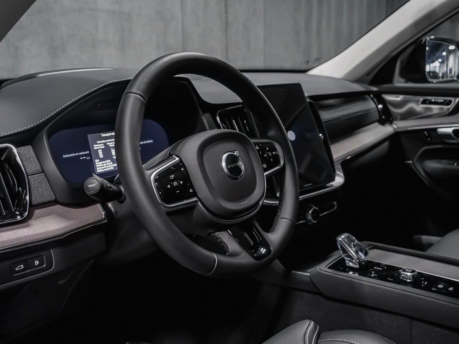 2026 Volvo XC90 Plug-in hybrid Ultra 7-Seater (Dark Theme)-8