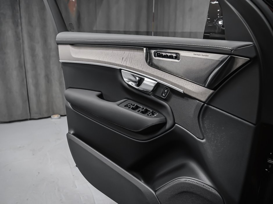 Volvo XC90 Plug-in hybrid Plus 7-Seater (Bright Theme) 2026-9