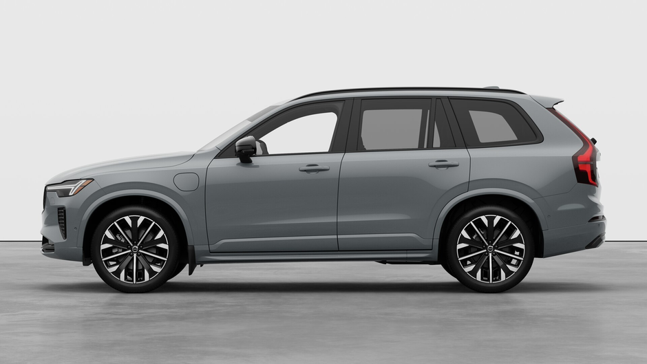 2026 Volvo XC90 Plug-In Hybrid Plus Dark Theme-7