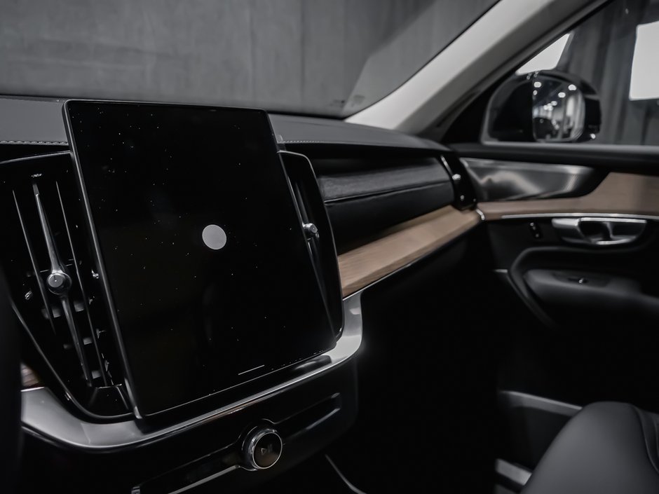 2026 Volvo XC90 Plug-in hybrid Plus 7-Seater (Dark Theme)-10