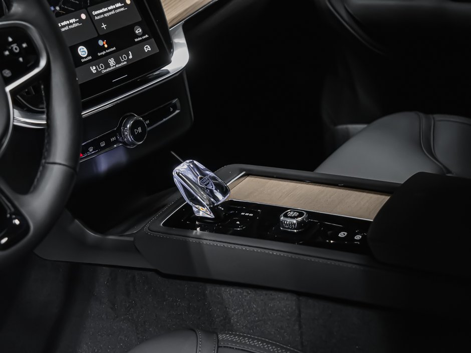 2026 Volvo XC90 Plug-in hybrid Plus 7-Seater (Dark Theme)-7