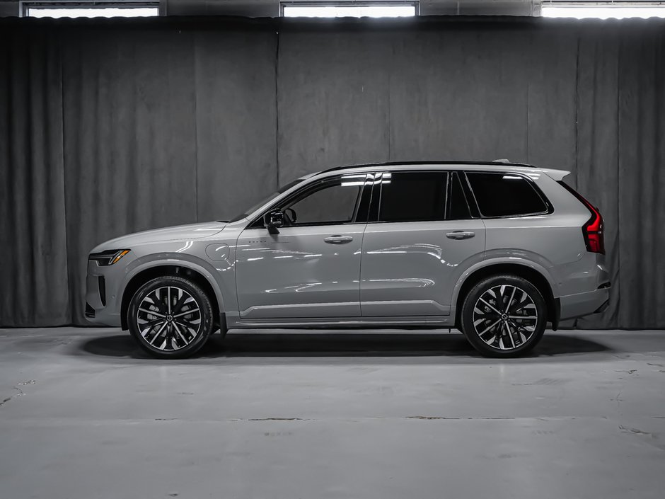 2026 Volvo XC90 Plug-in hybrid Plus 7-Seater (Dark Theme)-4