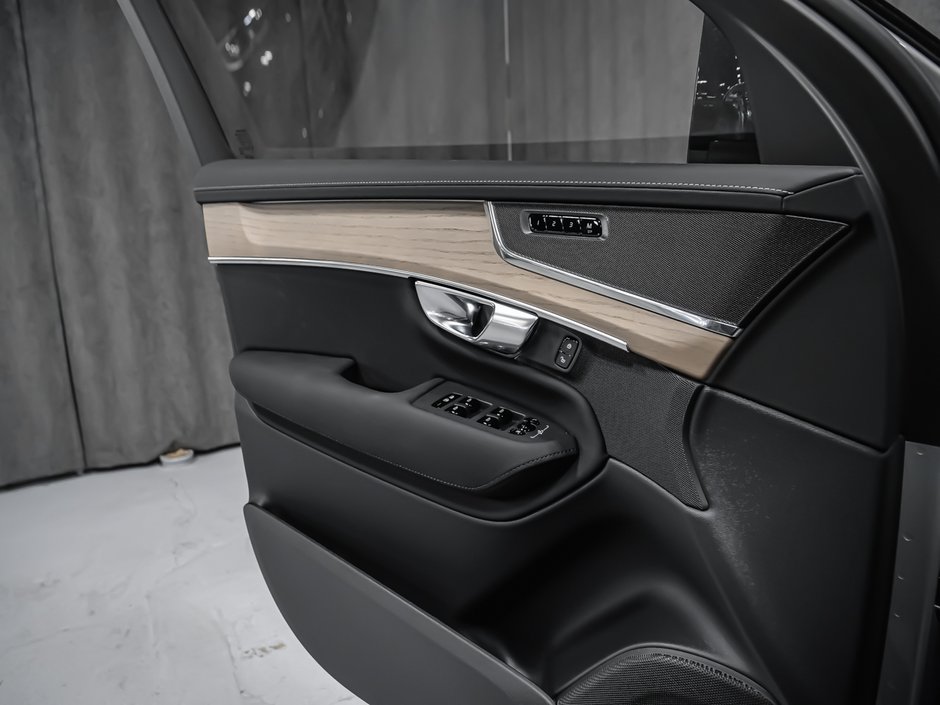 2026 Volvo XC90 Plug-in hybrid Plus 7-Seater (Dark Theme)-9