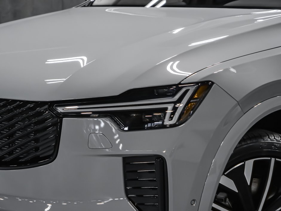 2026 Volvo XC90 Plug-in hybrid Plus 7-Seater (Dark Theme)-12