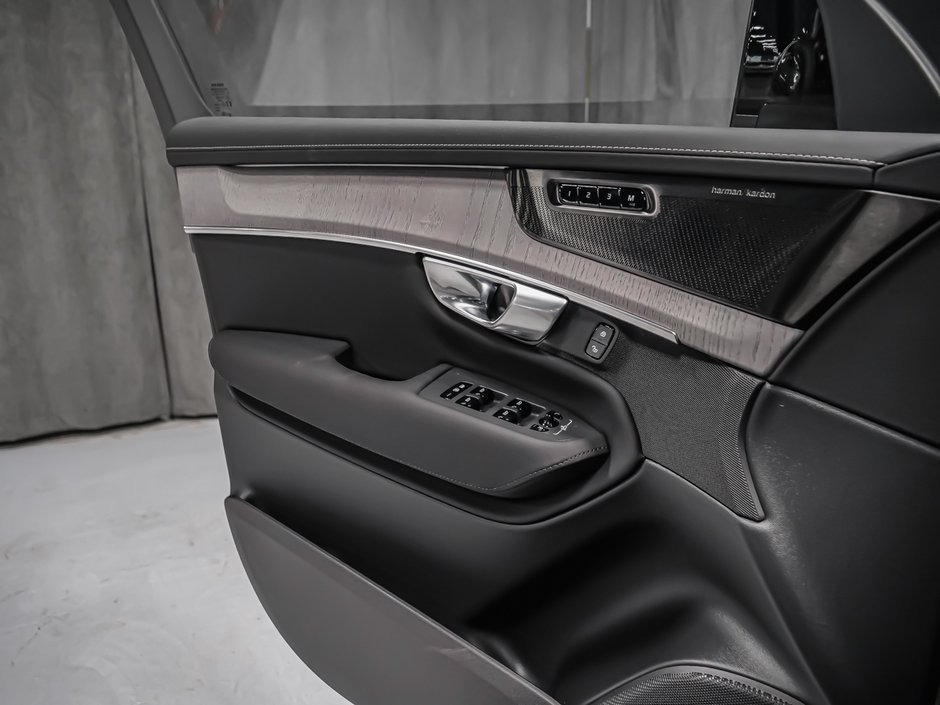 2026 Volvo XC90 Plug-in hybrid Ultra 7-Seater (Bright Theme)-10