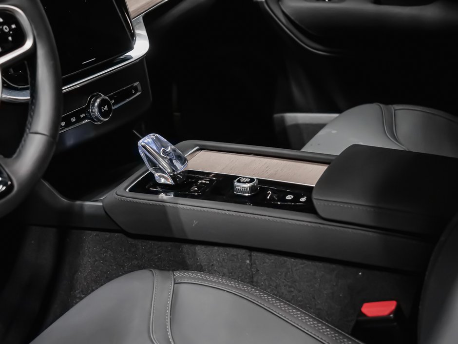 2026 Volvo XC90 Plug-in hybrid Plus 7-Seater (Dark Theme)-7