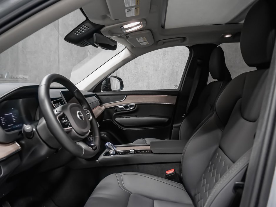 2026 Volvo XC90 Plug-in hybrid Plus 7-Seater (Dark Theme)-9