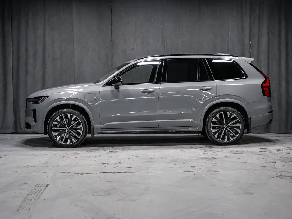 2026 Volvo XC90 Plug-in hybrid Plus 7-Seater (Dark Theme)-2