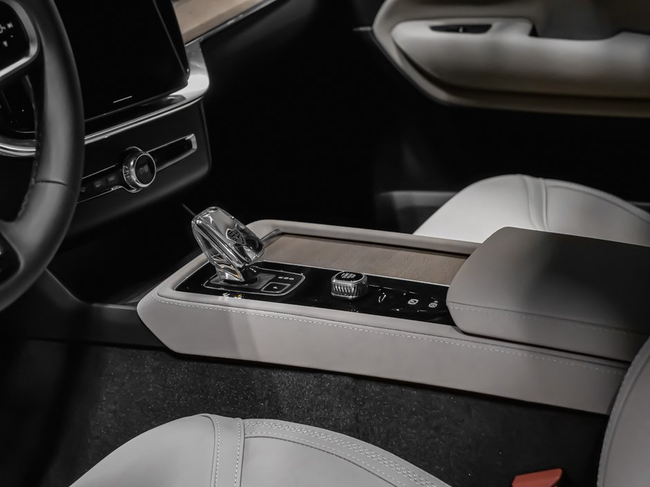 Volvo XC90 Plug-in hybrid Plus 7-Seater (Dark Theme) 2026-7