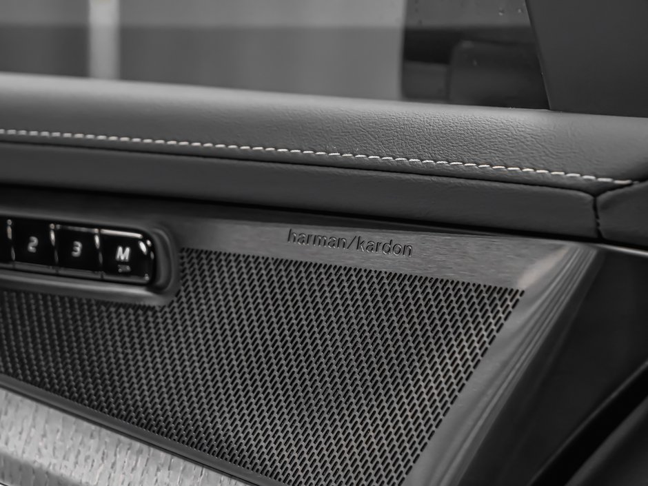 Volvo XC90 Plug-in hybrid Ultra 7-Seater (Dark Theme) 2026-10