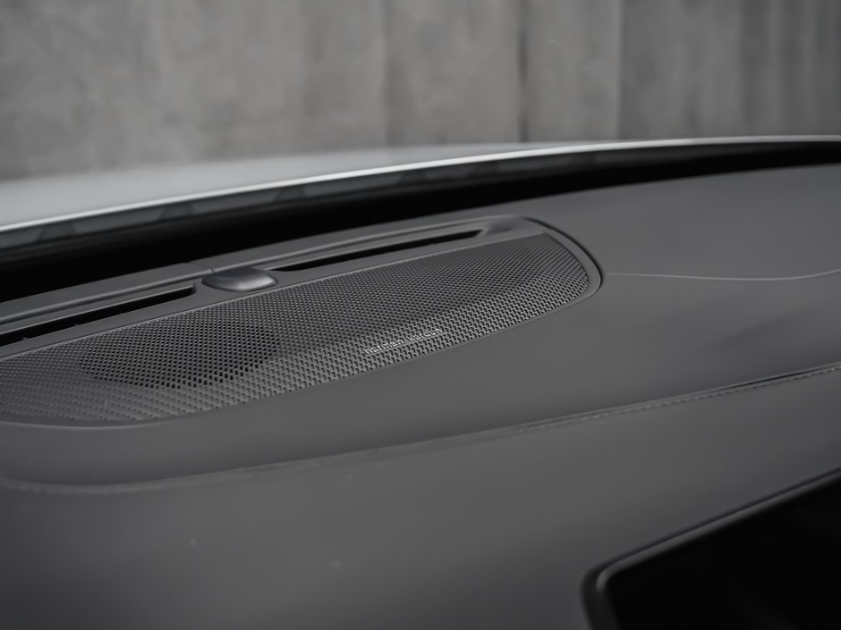 Volvo XC90 Plug-in hybrid Ultra 7-Seater (Dark Theme) 2026-13