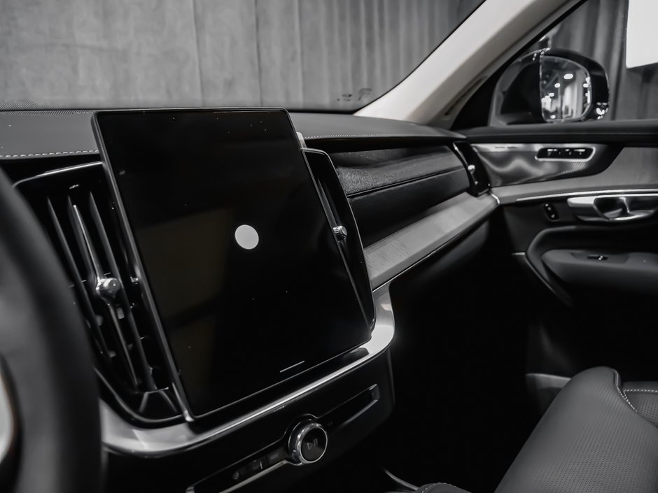 Volvo XC90 Plug-in hybrid Ultra 7-Seater (Dark Theme) 2026-9