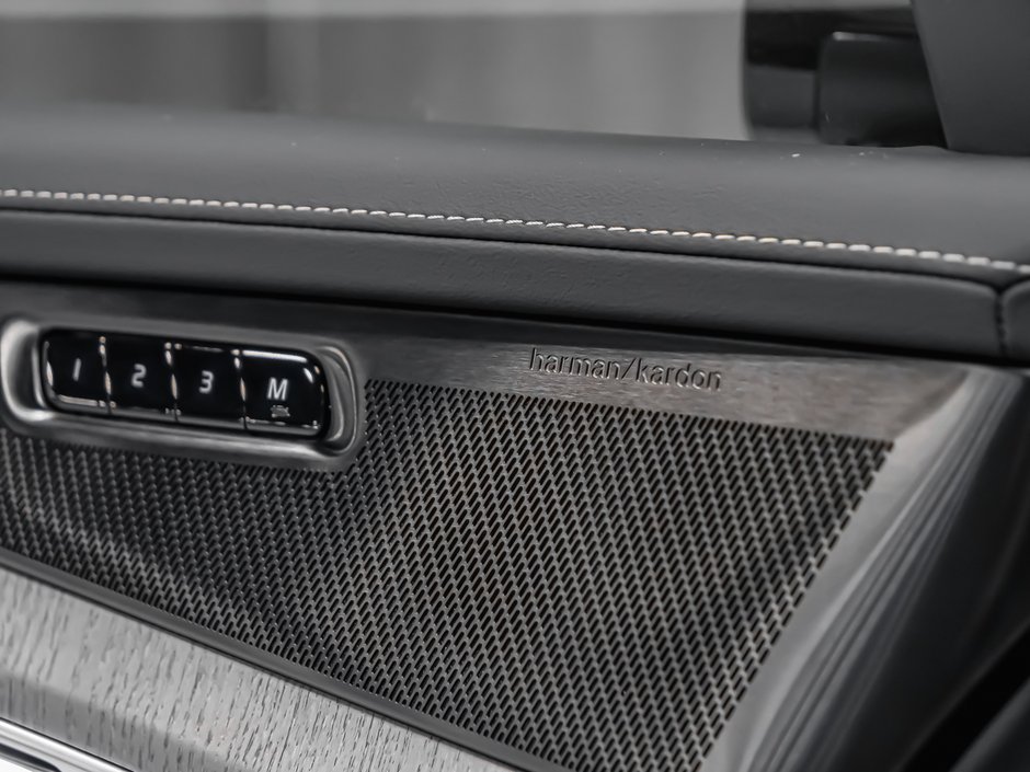 Volvo XC90 Plug-in hybrid Ultra 7-Seater (Dark Theme) 2026-12