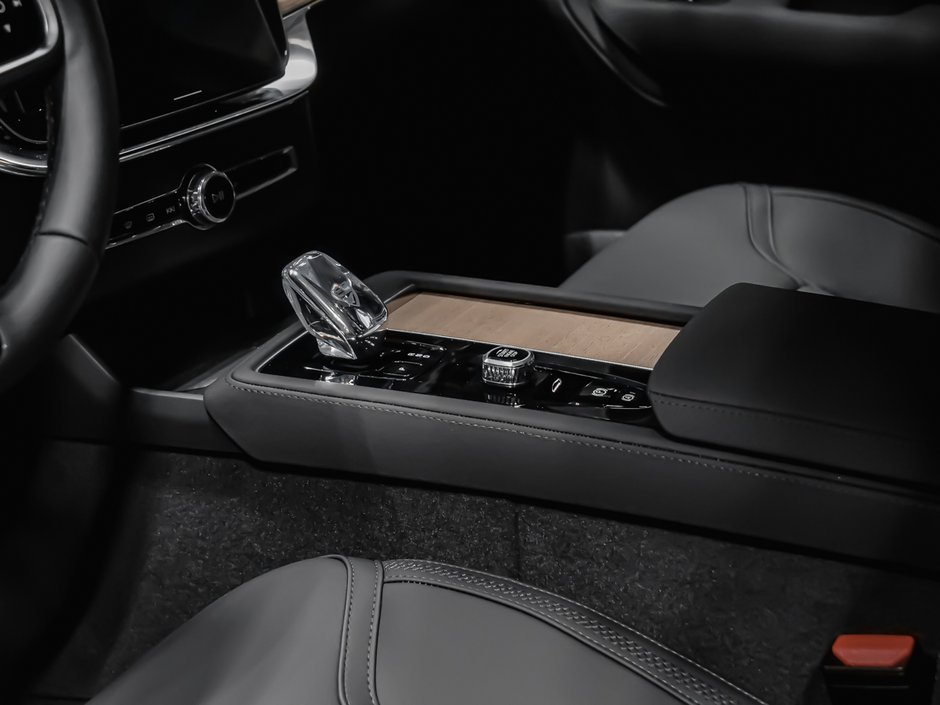 Volvo XC90 Plug-in hybrid Plus 7-Seater (Bright Theme) 2026-7