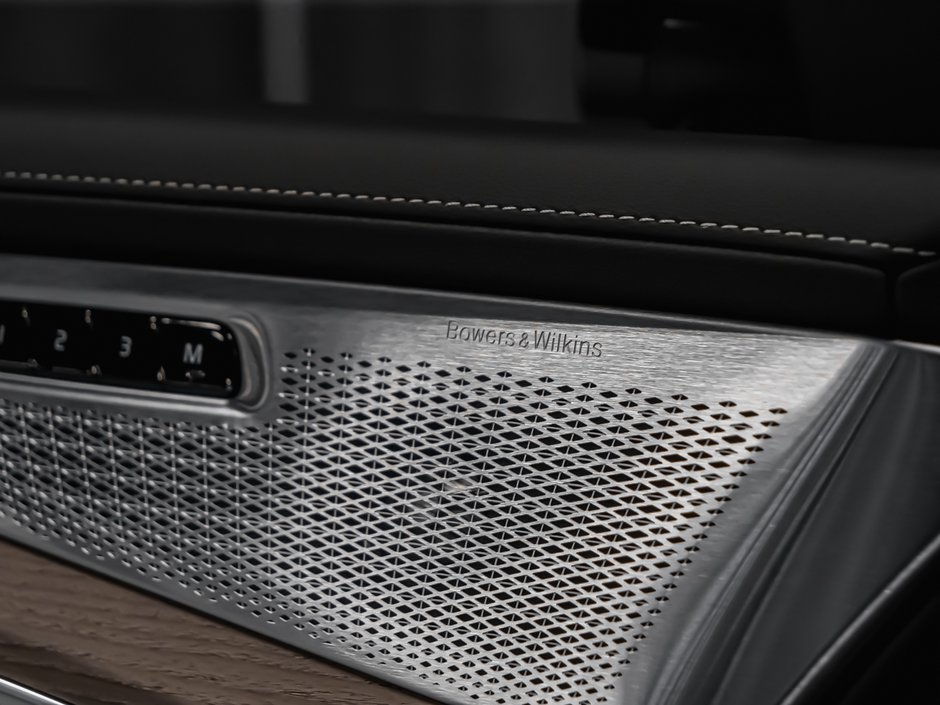 Volvo XC90 Plug-in hybrid Ultra 7-Seater (Dark Theme) 2026-10