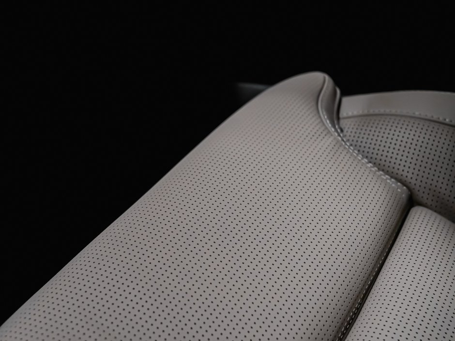 Volvo XC90 Plug-in hybrid Ultra 7-Seater (Dark Theme) 2026-13