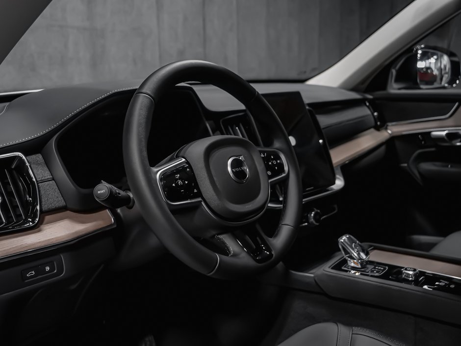 Volvo XC90 Plug-in hybrid Plus 7-Seater (Dark Theme) 2026-9