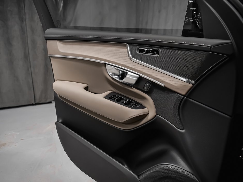 Volvo XC90 Plug-in hybrid Plus 7-Seater (Dark Theme) 2026-10