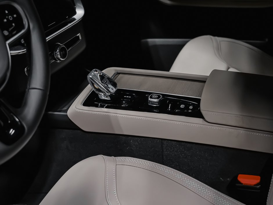 Volvo XC90 Plug-in hybrid Plus 7-Seater (Dark Theme) 2026-9