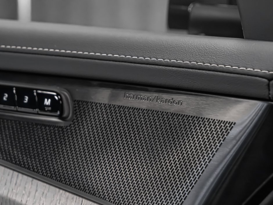 Volvo XC90 Plug-in hybrid Ultra 7-Seater (Bright Theme) 2026-10