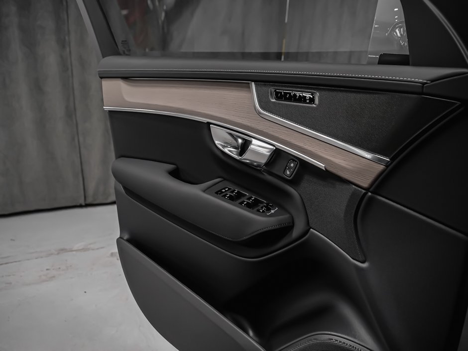 Volvo XC90 Plug-in hybrid Plus 7-Seater (Bright Theme) 2026-9